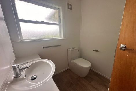 Photo of property in 88 Newlands Road, Newlands, Wellington, 6037