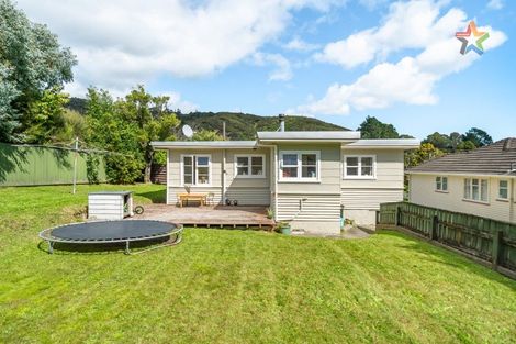 Photo of property in 77 Horoeka Street, Stokes Valley, Lower Hutt, 5019