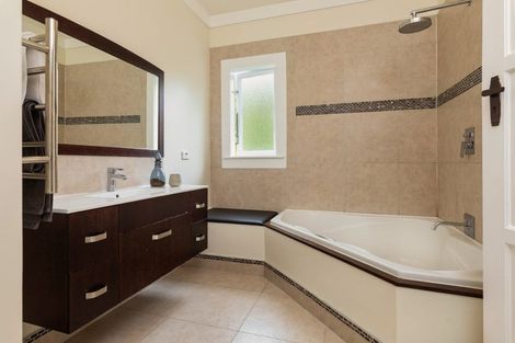 Photo of property in 294 Great North Road, Henderson, Auckland, 0612