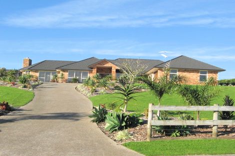 Photo of property in 22 Kinnard Lane, Totara Park, Auckland, 2019