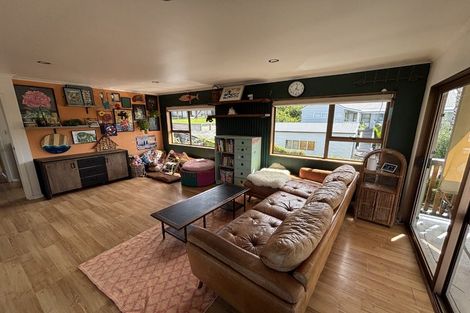 Photo of property in 63 Elliston Crescent, Stanmore Bay, Whangaparaoa, 0932