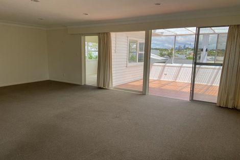 Photo of property in 1/2a Ascot Avenue, Narrow Neck, Auckland, 0624