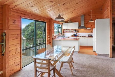 Photo of property in 409 Karaka Bay Road, Karaka Bays, Wellington, 6022