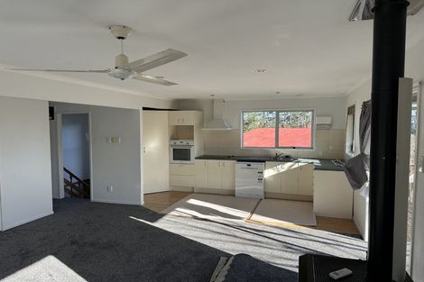 Photo of property in 19 St Catherine Crescent, West Harbour, Auckland, 0618