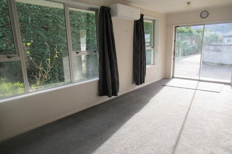 Photo of property in 96a Heretaunga Square, Silverstream, Upper Hutt, 5019