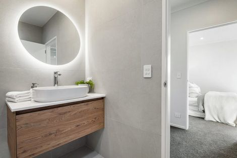 Photo of property in 16 Rauawa Lane, Hobsonville, 0616
