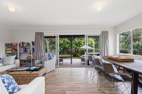 Photo of property in 8 Ringer Avenue, Matapouri, Whangarei, 0173