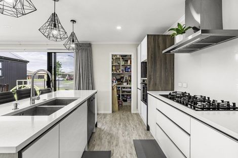 Photo of property in 2 Inuwai Street, Glenview, Hamilton, 3206