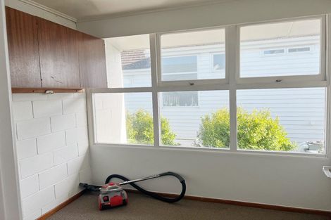 Photo of property in 81 Pupuke Road, Northcote, Auckland, 0627
