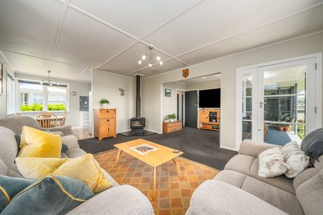 Photo of property in 11 Pauline Way, Paparangi, Wellington, 6037