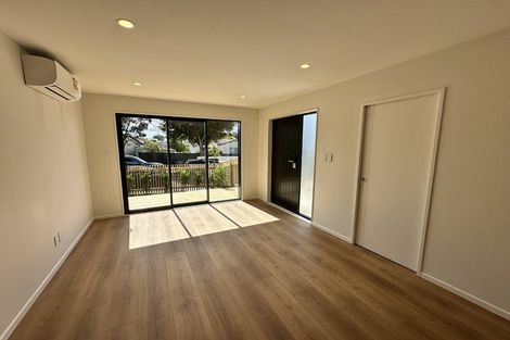 Photo of property in 2b Van Dyke Place, West Harbour, Auckland, 0618