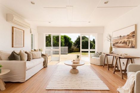 Photo of property in 2 Wade Place, Welcome Bay, Tauranga, 3175