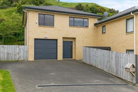 Photo of property in 28 Erlestoke Crescent, Churton Park, Wellington, 6037