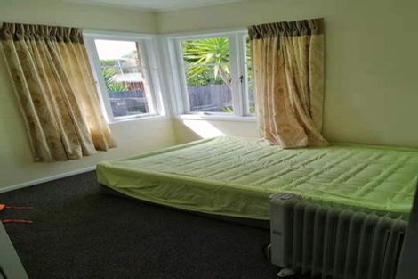 Photo of property in 1/38 Edwards Avenue, Henderson, Auckland, 0610