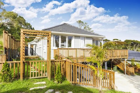 Photo of property in 18 Awarangi Rise, Oratia, Auckland, 0604