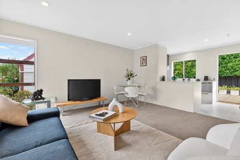 Photo of property in 3/5a Tobruk Crescent, Milford, Auckland, 0620