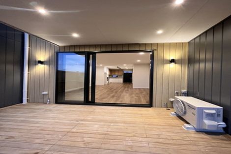 Photo of property in 20 Heketara Way, Massey, Auckland, 0614