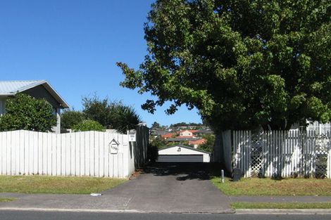 Photo of property in 1/109 Oreil Avenue, West Harbour, Auckland, 0618