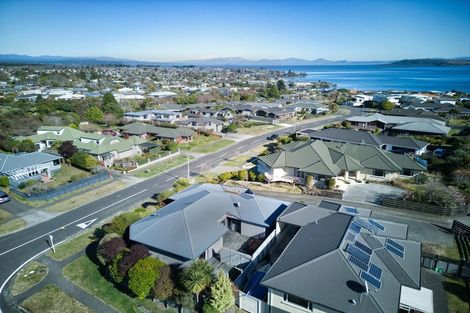 Photo of property in 2/94 Harvey Street, Waipahihi, Taupo, 3330