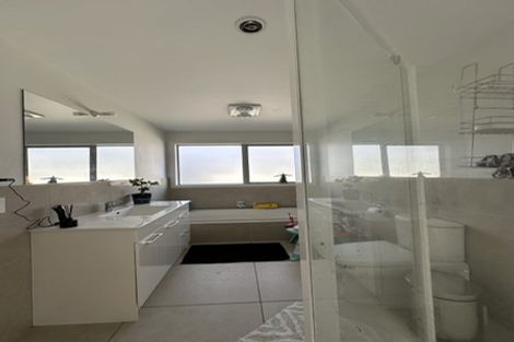 Photo of property in 11 Bendigo Grove, Newlands, Wellington, 6037