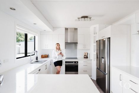 Photo of property in 22 Queen Road, Bellevue, Tauranga, 3110