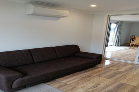 Photo of property in 89 Rosedale Road, Pinehill, Auckland, 0632