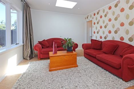 Photo of property in 4 Tasman Avenue, Henderson Valley, Auckland, 0614