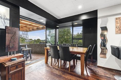 Photo of property in 9 Saxton Road, Upper Vogeltown, New Plymouth, 4310