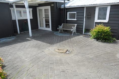 Photo of property in 2 Chaucer Road, Hospital Hill, Napier, 4110