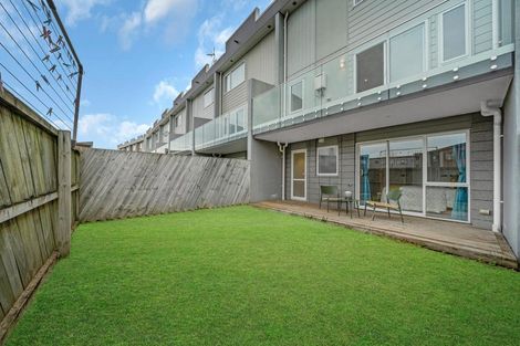 Photo of property in 21 Meritage Lane, Te Atatu South, Auckland, 0610