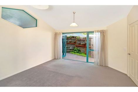 Photo of property in 2/23 Barker Rise, Northcross, Auckland, 0632