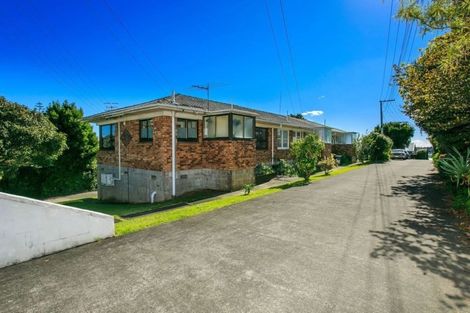 Photo of property in 2/31 Beatrice Avenue, Hillcrest, Auckland, 0627