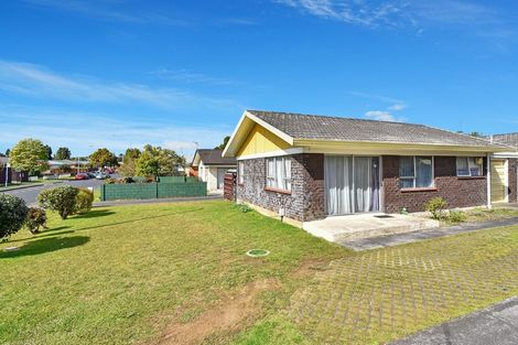 Photo of property in 1/82 Rosehill Drive, Rosehill, Papakura, 2113