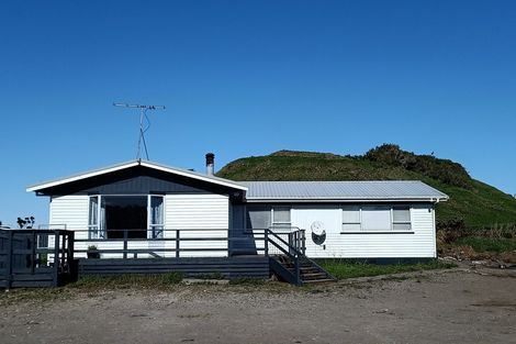Photo of property in 6907 South Road, Warea, New Plymouth, 4381