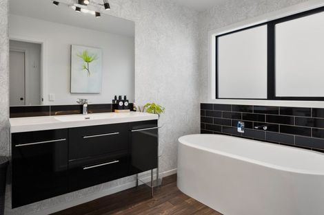 Photo of property in 11 Mermaid Place, Whitianga, 3510