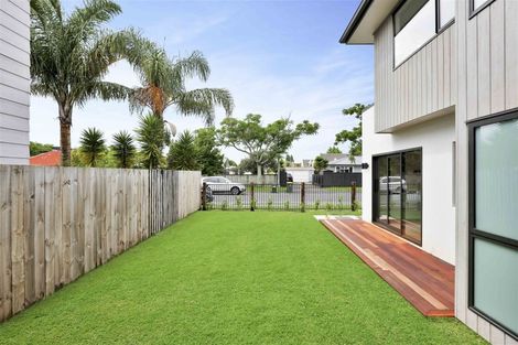 Photo of property in 4/64 Banbury Crescent, Fairfield, Hamilton, 3214