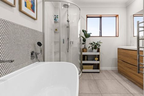 Photo of property in 1 Spriggs Crescent, Greenmeadows, Napier, 4112