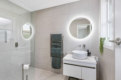 Photo of property in 2/28 Bay Street, Red Beach, 0932