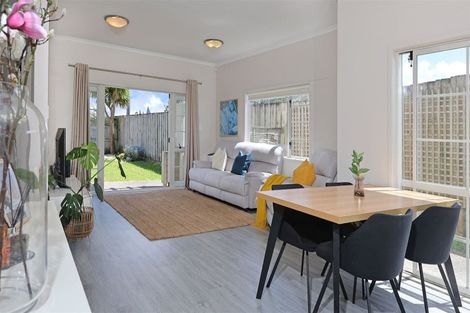 Photo of property in 36 Mulvaney Crescent, Henderson, Auckland, 0612