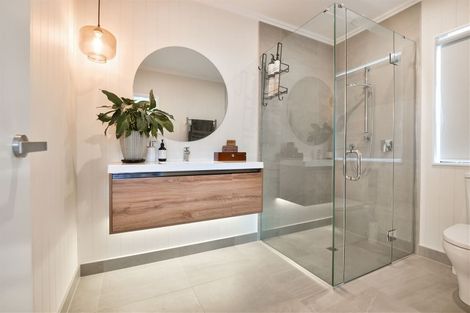 Photo of property in 2 Len Ireland Drive, Kumeu, 0810