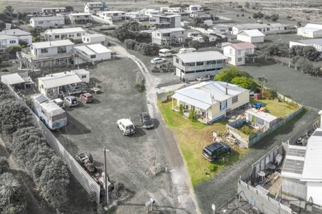 Photo of property in 10 Pingao Place, Waiinu Beach, Wanganui, 4588