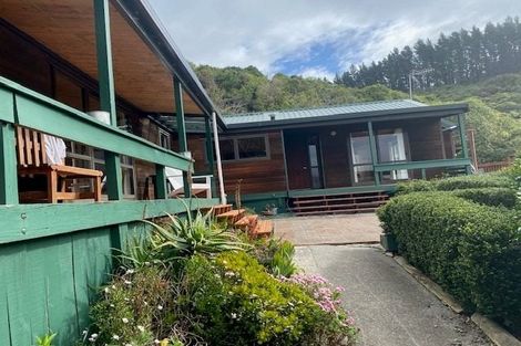 Photo of property in 52b Westhaven Drive, Tawa, Wellington, 5028