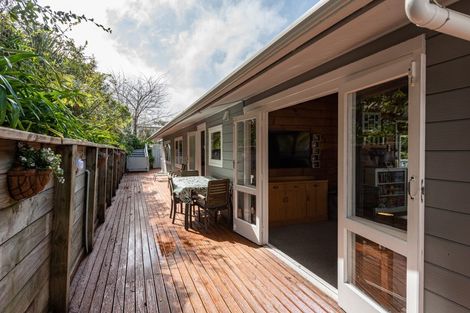 Photo of property in 2 Thomas Hook Street, Tawa, Wellington, 5028