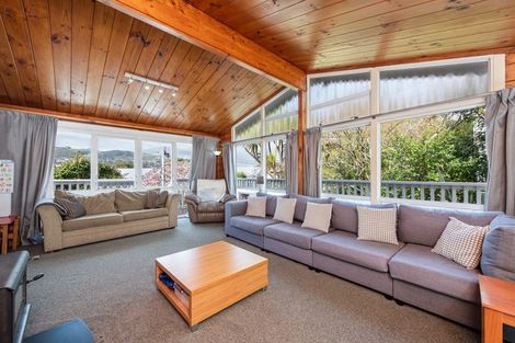 Photo of property in 2 Thomas Hook Street, Tawa, Wellington, 5028