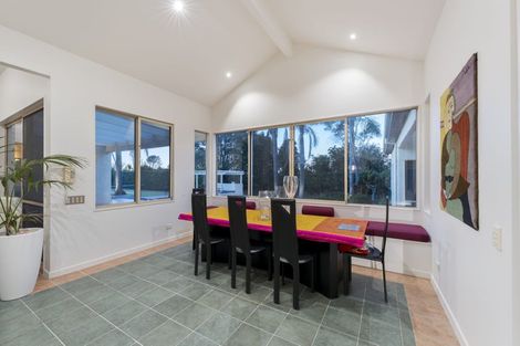 Photo of property in 9 Burgundy Park Avenue, Henderson, Auckland, 0612