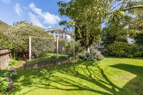 Photo of property in 20 Puriri Street, Eastbourne, Lower Hutt, 5013