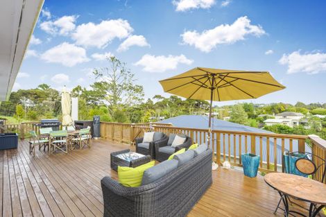 Photo of property in 18 Awarangi Rise, Oratia, Auckland, 0604