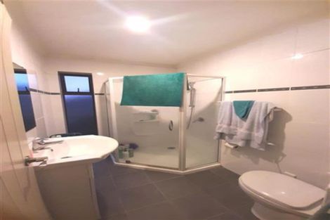 Photo of property in 9 Travis View Drive, Fairview Heights, Auckland, 0632