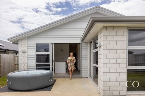 Photo of property in 15 Furlong Road, Papamoa, 3118