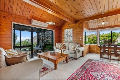 Photo of property in 27 Cherub Place, West Harbour, Auckland, 0618